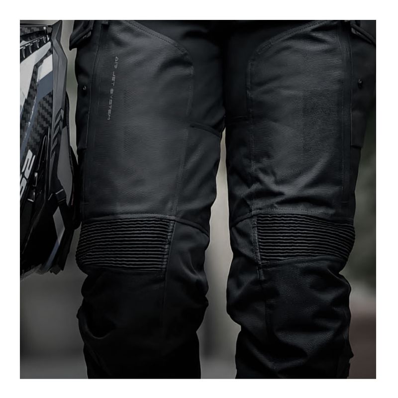 TRAVEL-BLK-MAN-DETALHE-_0000s_0002_1.jpg
